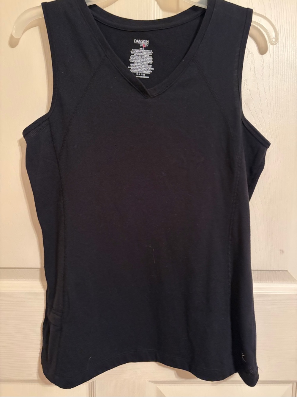 SANSKIN NOW Black V-Neck Performance Tank Top — Medium